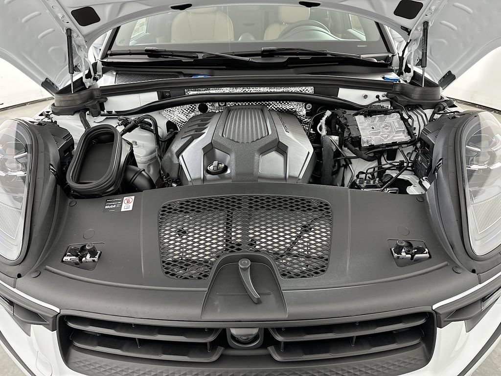 New 2026 Porsche Macan AWD/4WD image 33