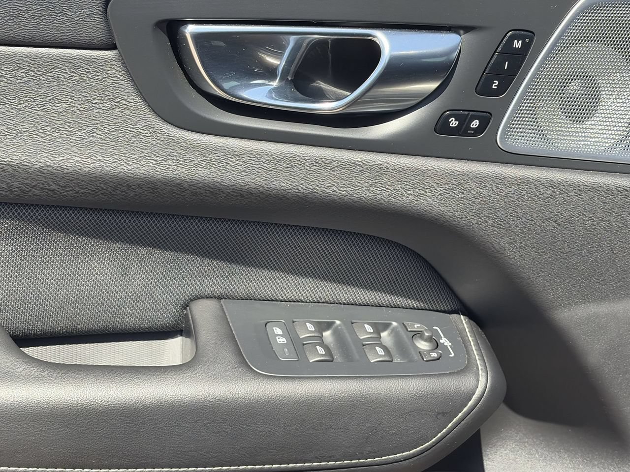 Used 2021 Volvo XC60 T8 R-Design w/ Advanced Package AWD/4WD image 20