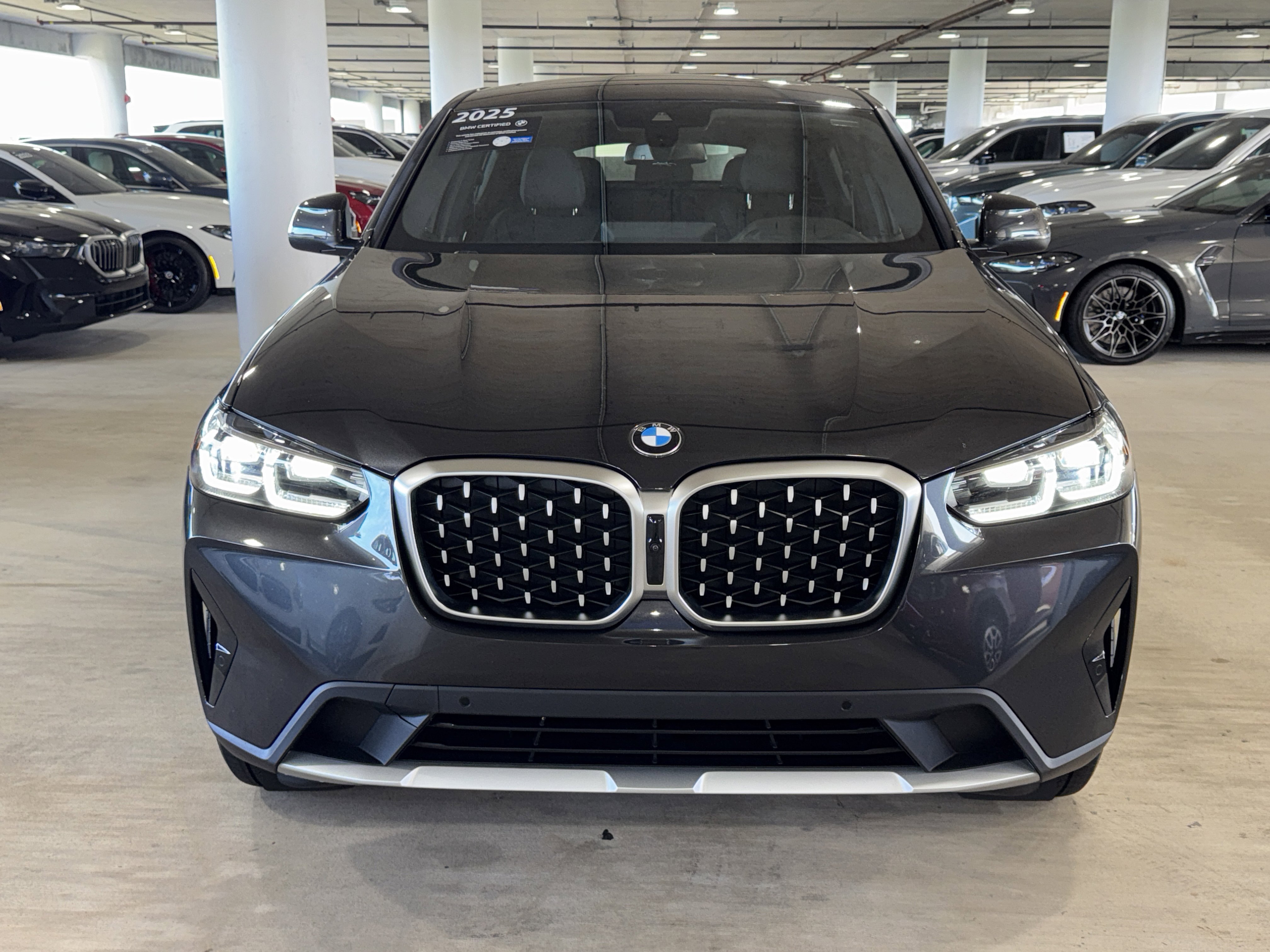 Used 2025 BMW X4 xDrive30i AWD/4WD image 3