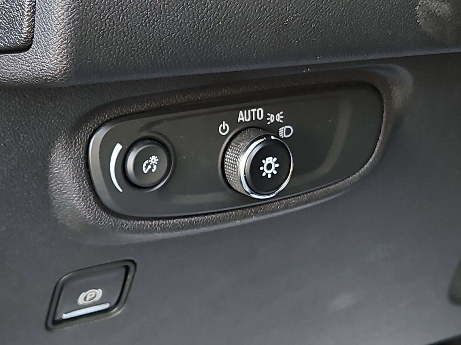 Certified 2024 GMC Terrain SLE image 25