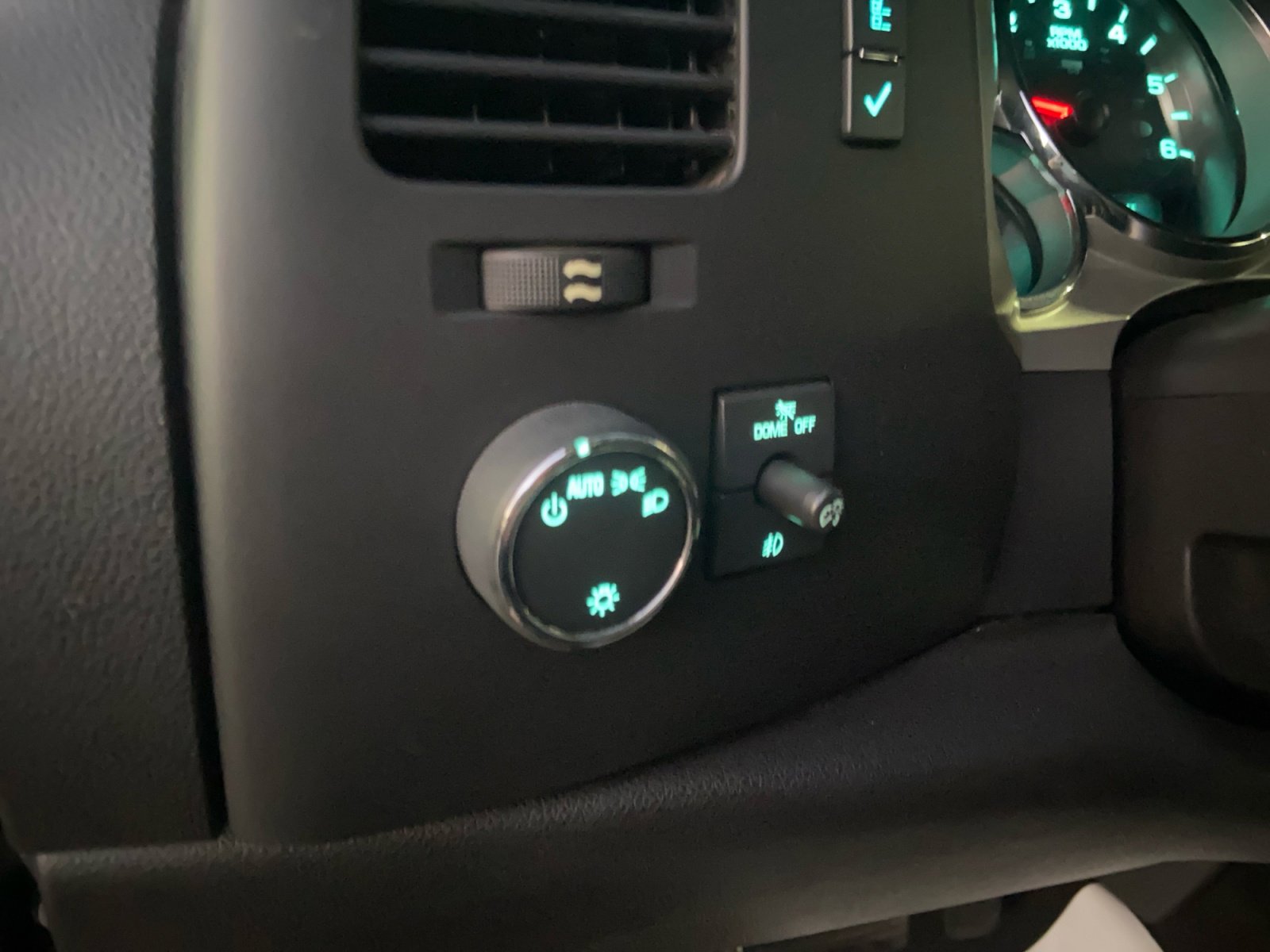 Used 2013 Chevrolet Silverado 1500 LT image 34