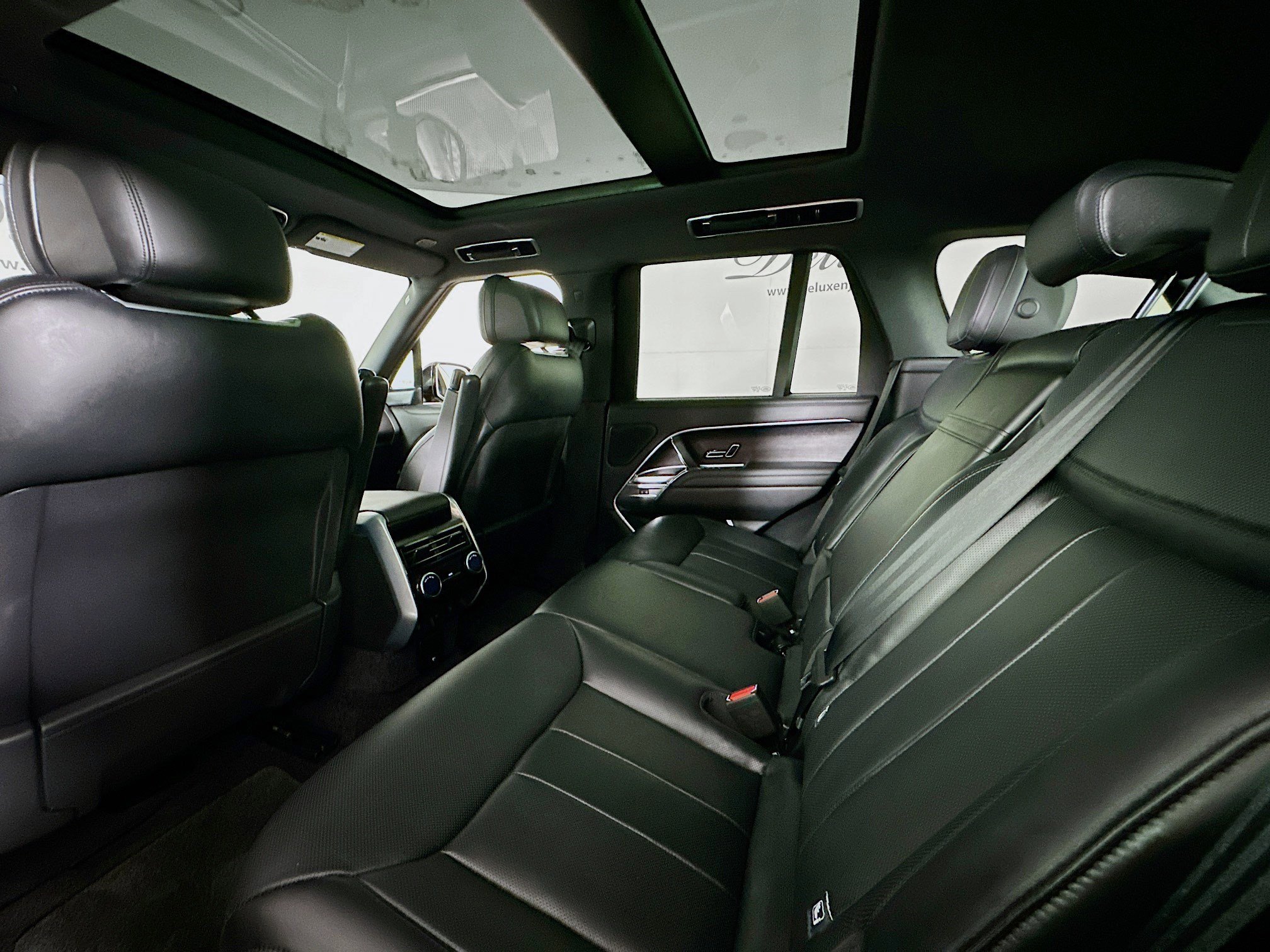 Used 2024 Land Rover Range Rover SE AWD/4WD image 24