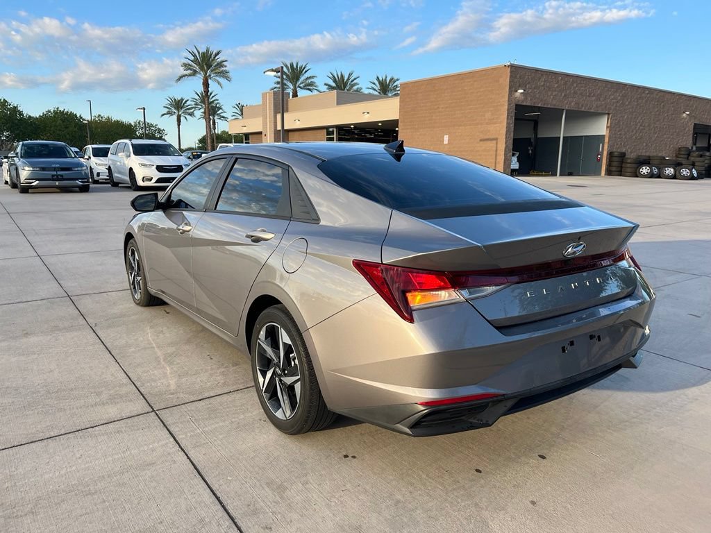 Used 2023 Hyundai Elantra SEL w/ Convenience Package FWD image 10
