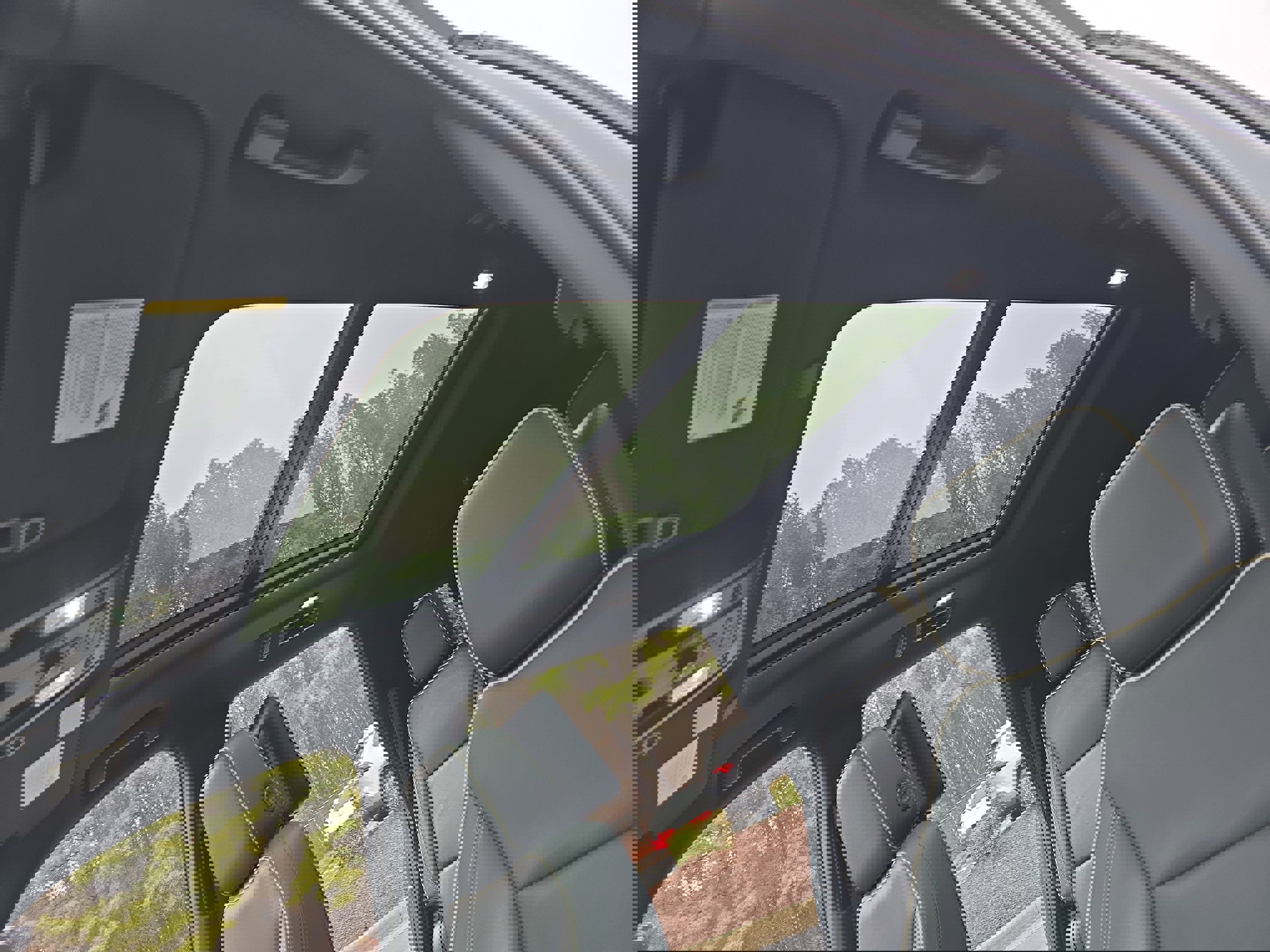 Used 2021 GMC Yukon SLT w/ SLT Premium Package image 32