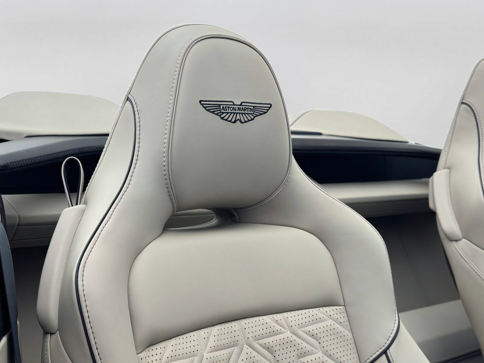 New 2026 Aston Martin Vanquish Convertible RWD image 46