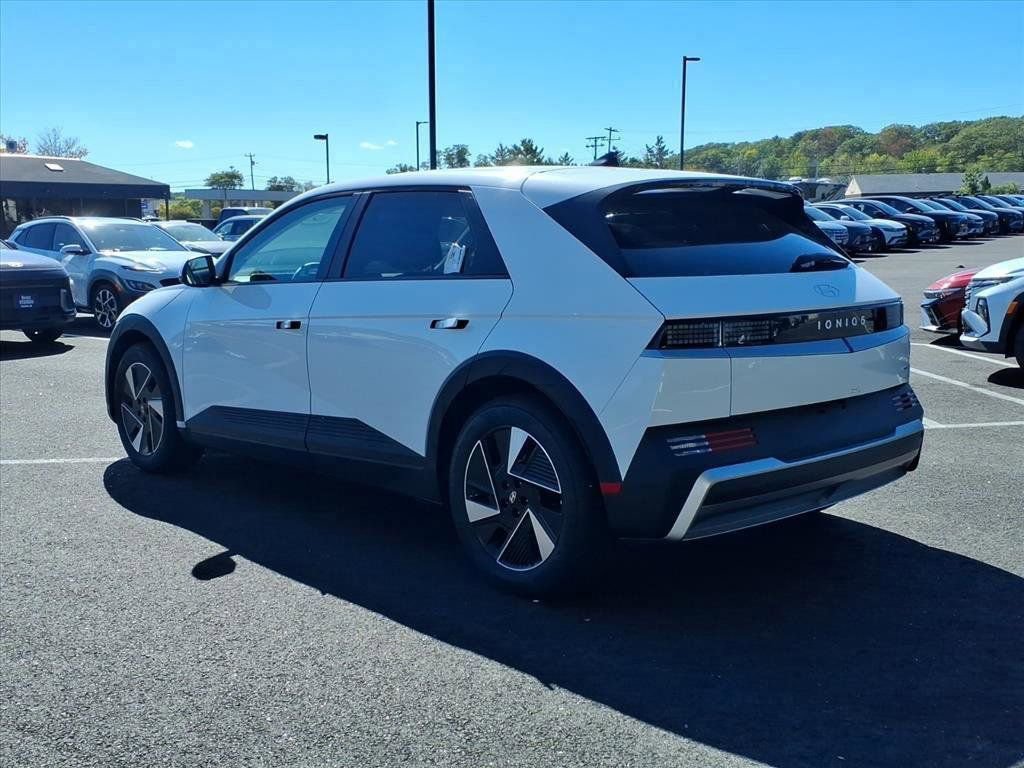 New 2025 Hyundai Ioniq 5 SE image 11