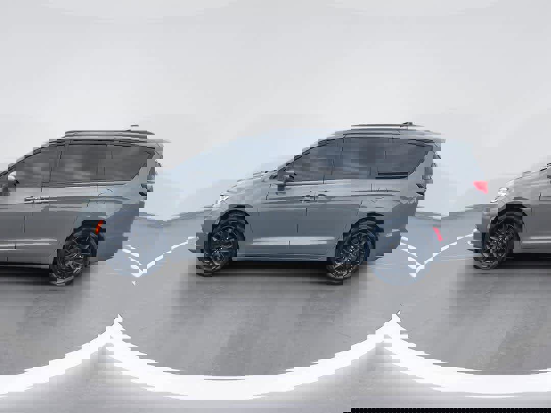 Used 2022 Chrysler Pacifica Touring-L w/ Uconnect Theater Family Group image 5