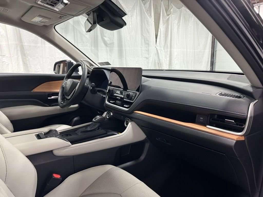 Used 2025 Toyota Grand Highlander AWD image 65