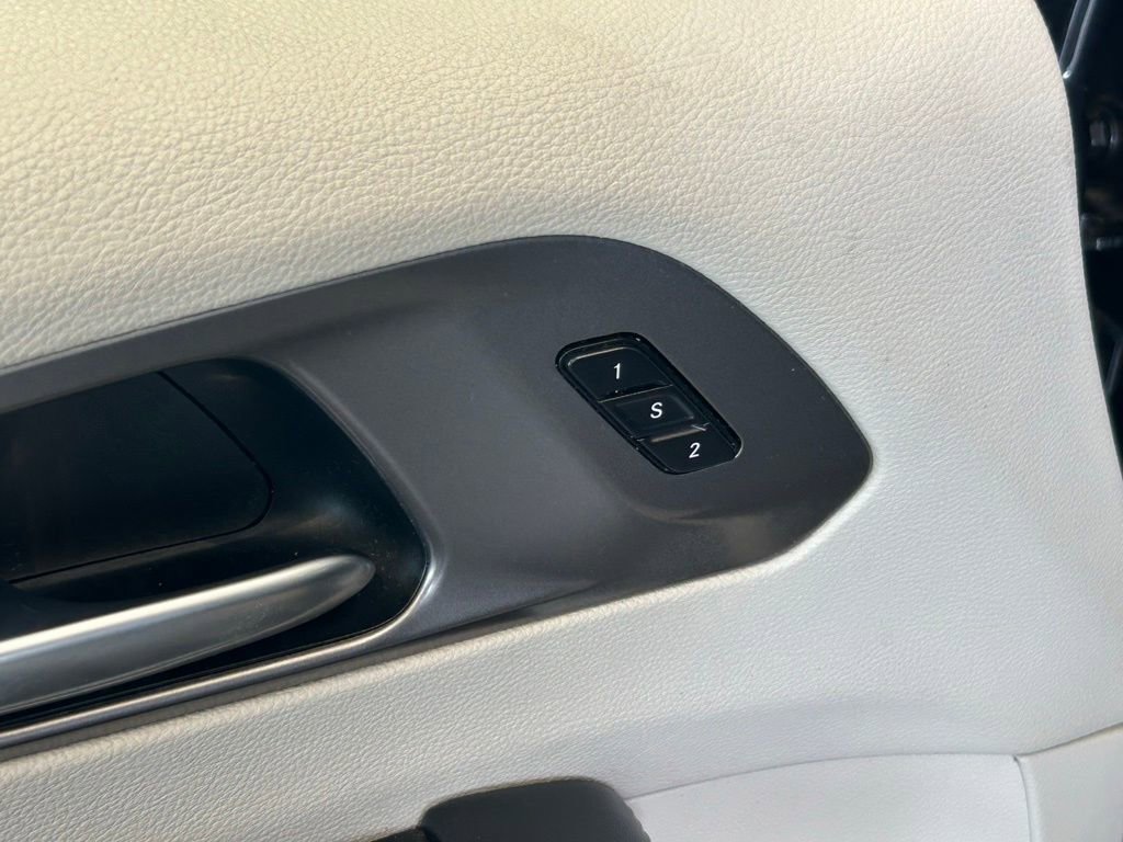 Used 2020 Chrysler Pacifica Touring-L Plus FWD image 54