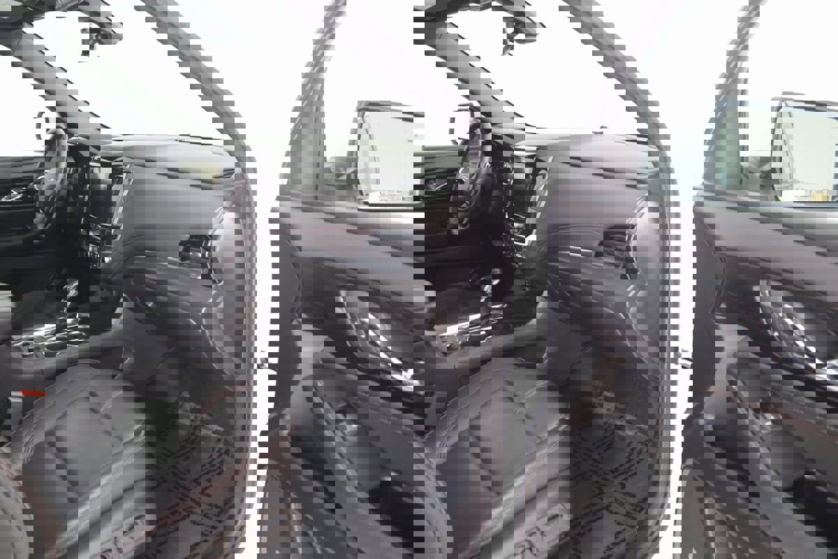 Used 2023 Chevrolet Traverse RS image 42