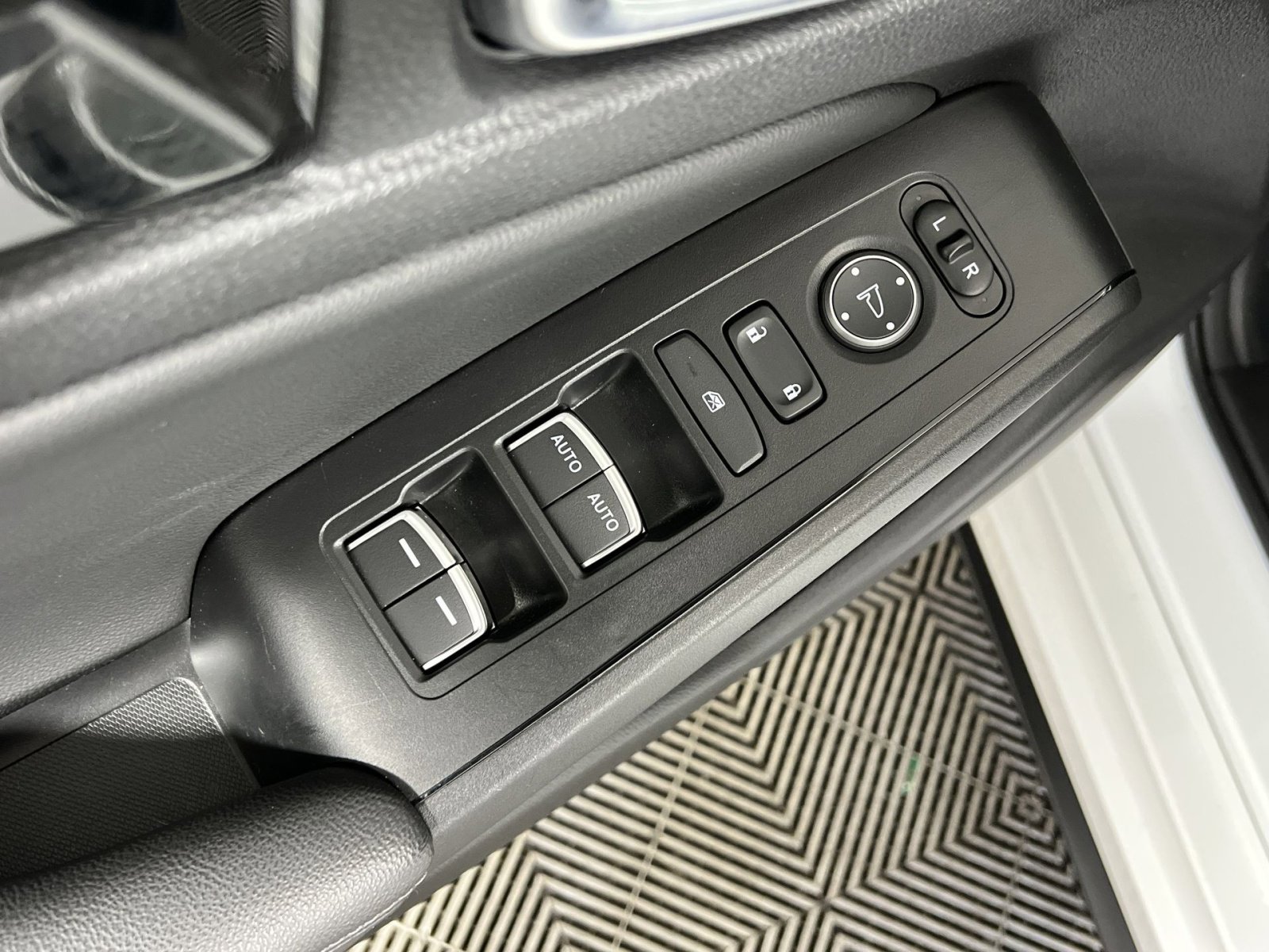 Used 2022 Honda Civic EX-L image 15