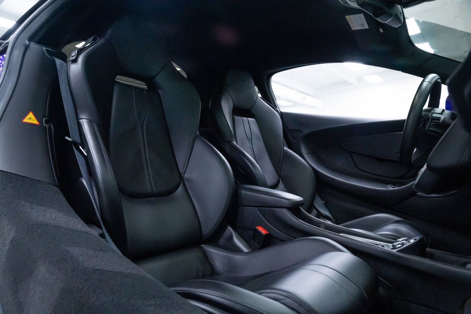 Used 2018 McLaren 570S Coupe RWD image 25