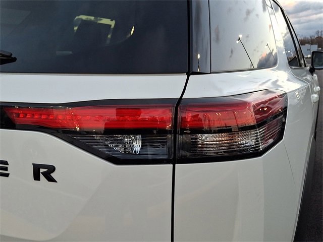 Used 2022 Nissan Pathfinder SL w/ SL Black Package image 16