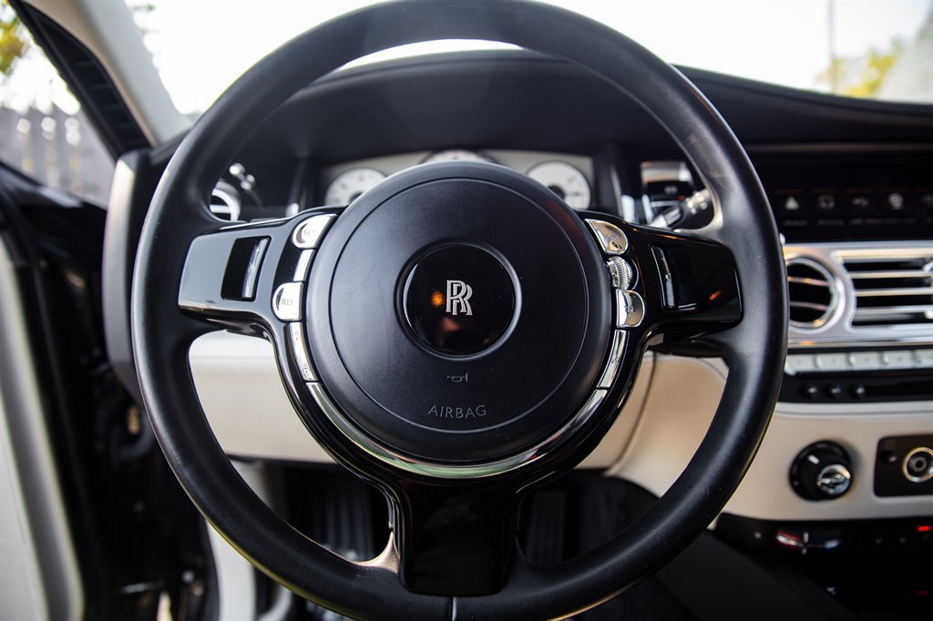 Used 2014 Rolls-Royce Ghost image 18
