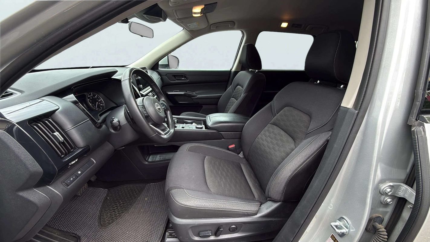 Used 2024 Nissan Pathfinder SV AWD/4WD image 22