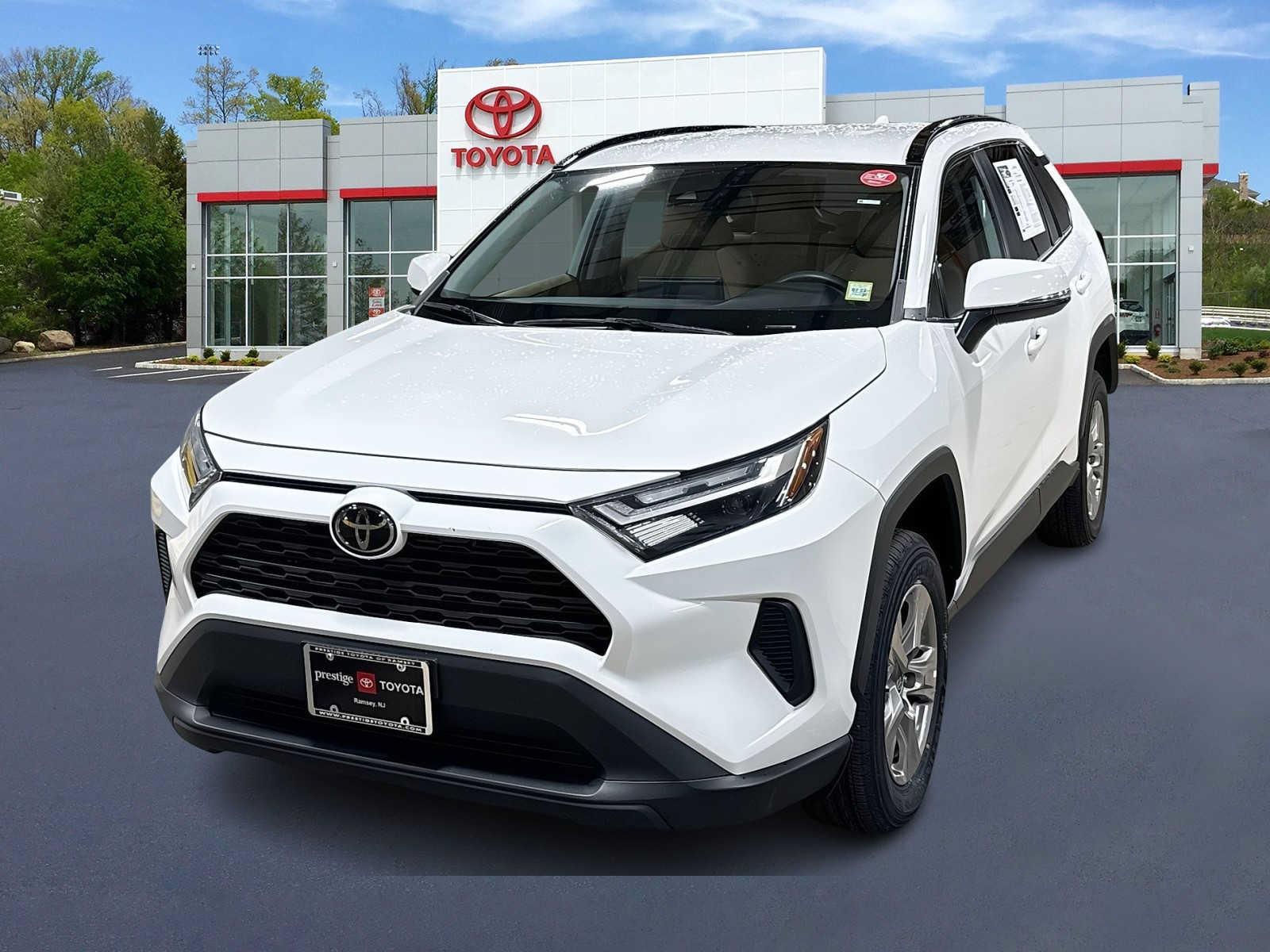 Used 2023 Toyota RAV4 XLE FWD image 1