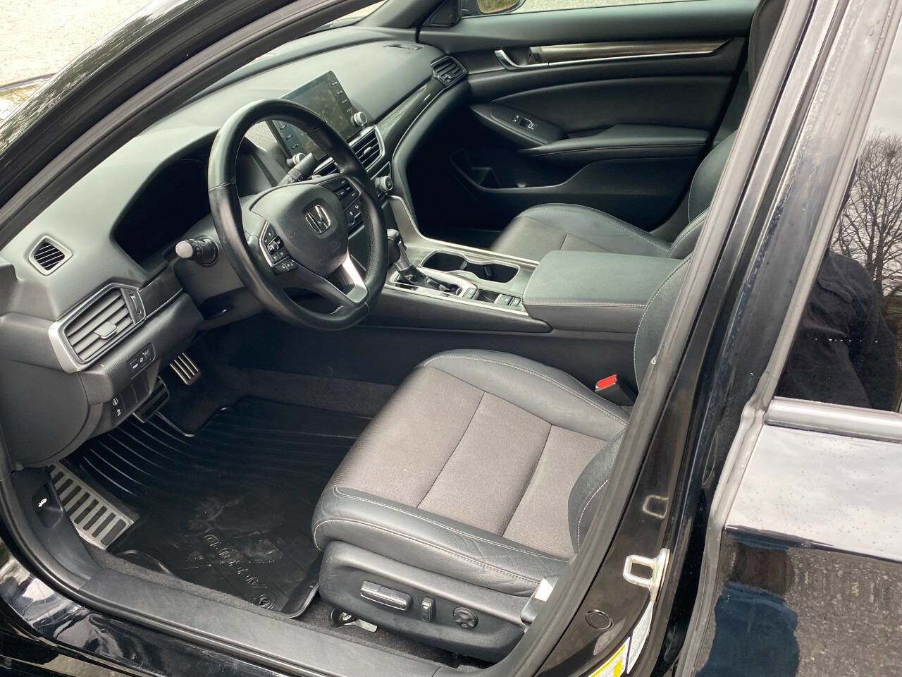 Used 2019 Honda Accord Sport image 11