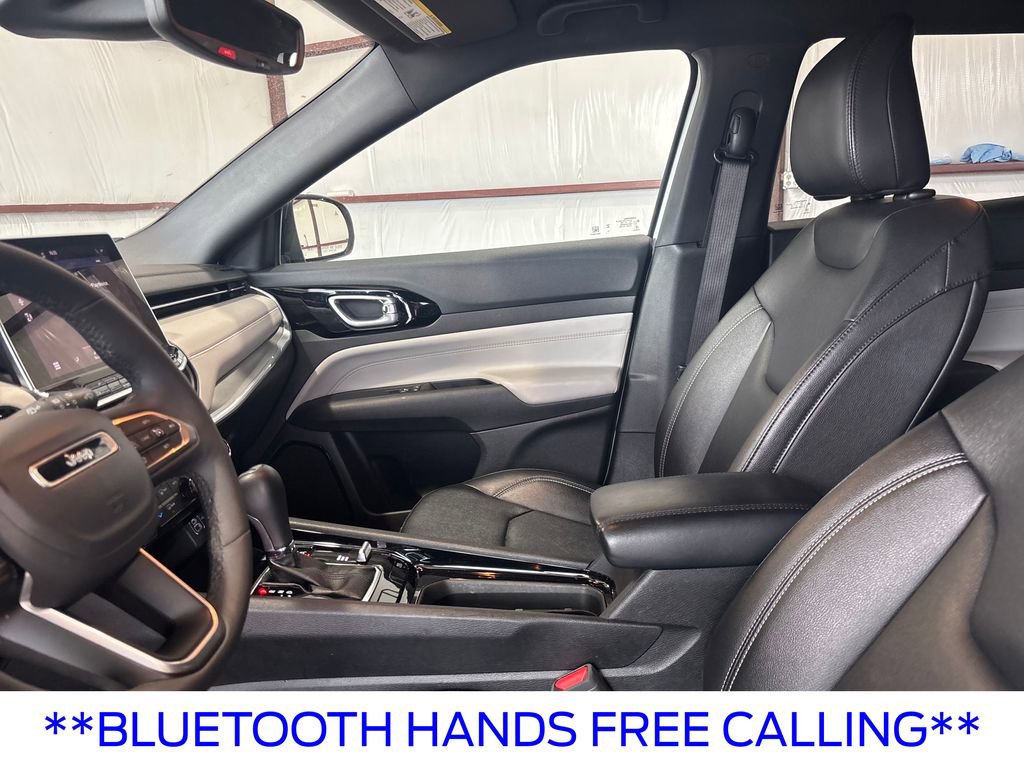 Used 2025 Jeep Compass Limited image 16