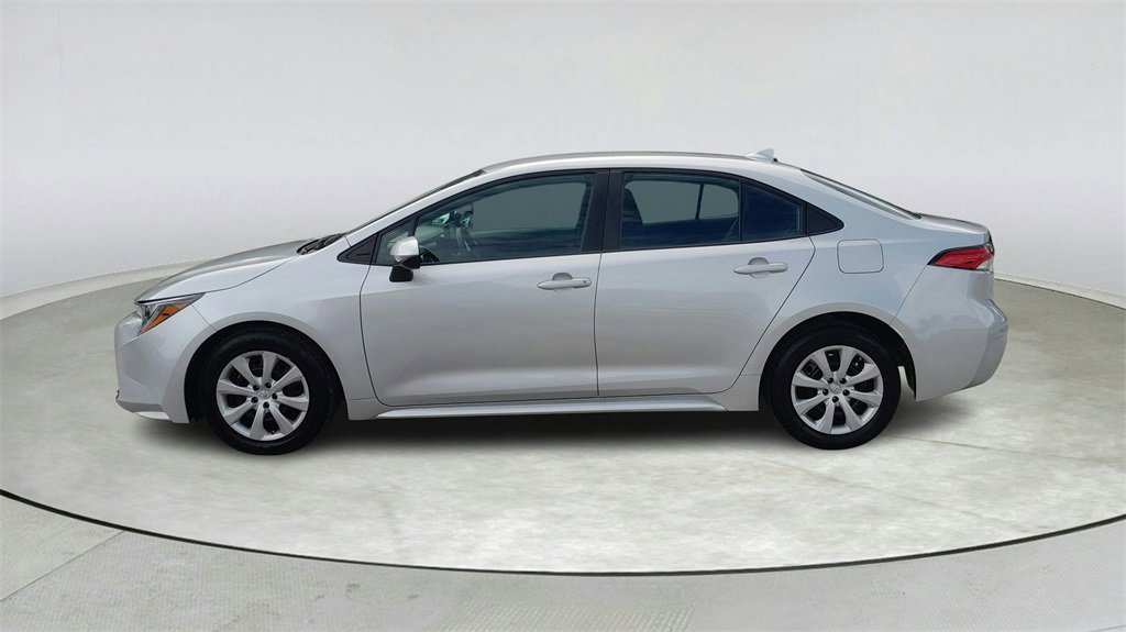 Used 2023 Toyota Corolla LE image 4