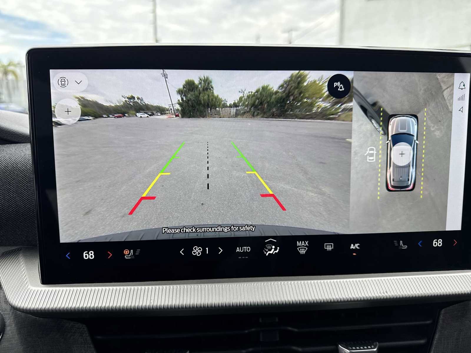 Used 2025 Ford Explorer Platinum RWD image 31