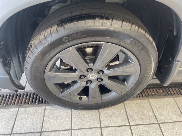 Certified 2025 Honda Pilot Sport image 5