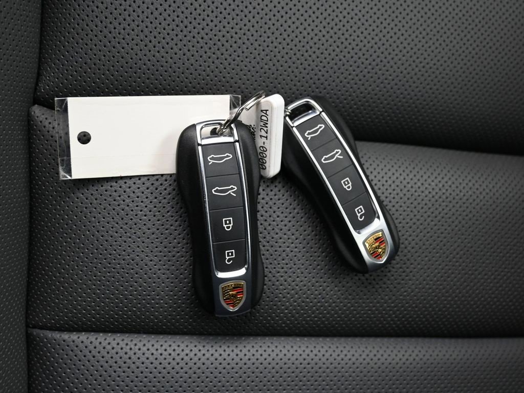 Used 2023 Porsche Taycan image 32