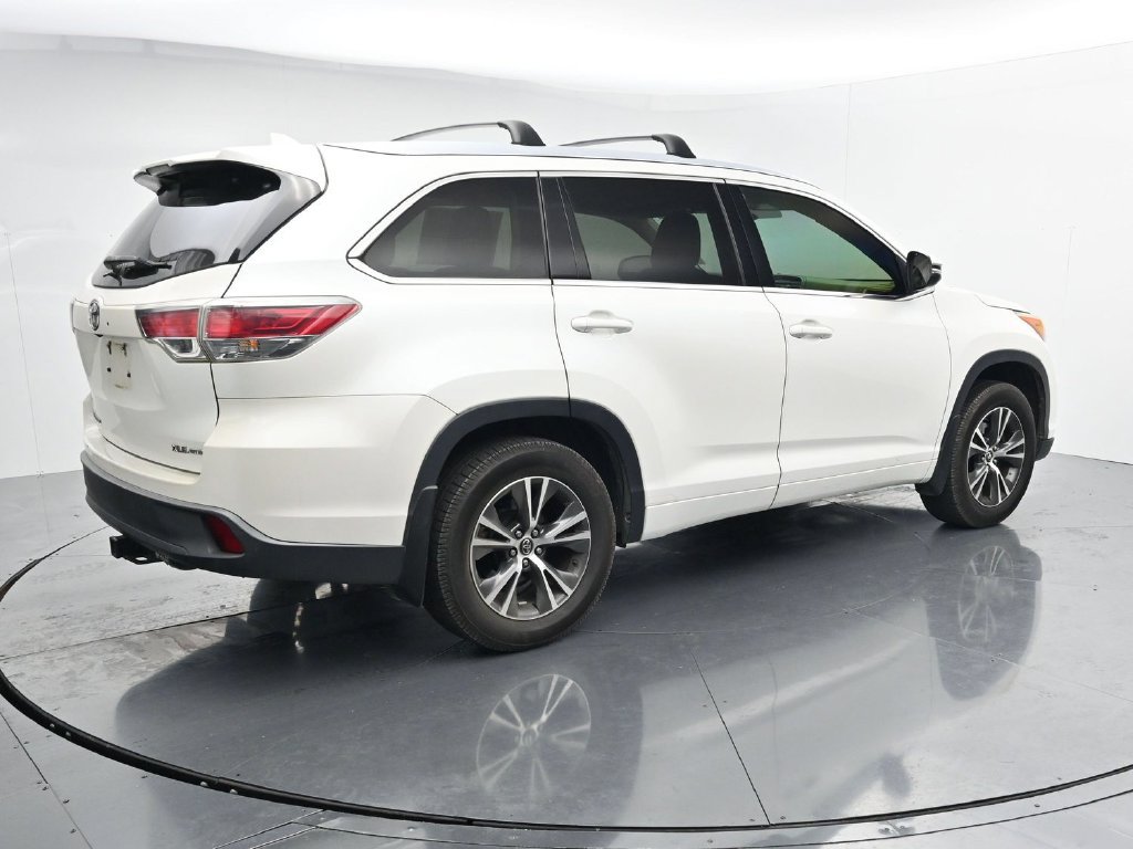 Used 2016 Toyota Highlander XLE AWD/4WD image 8