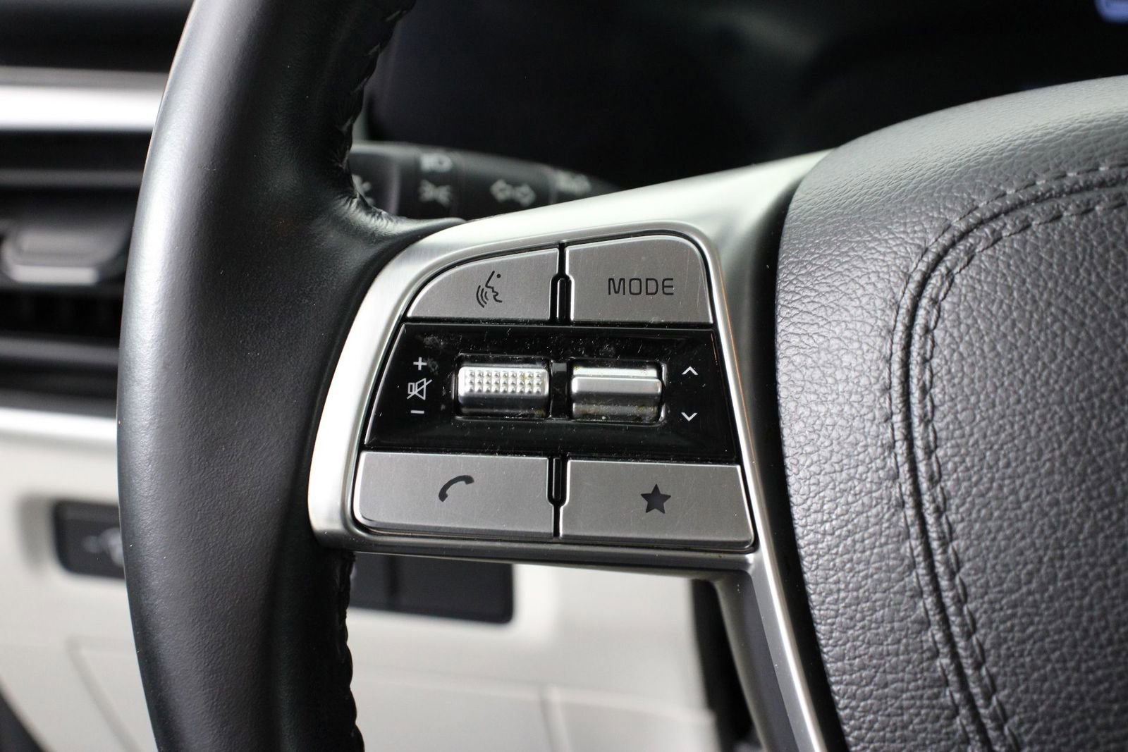 Used 2023 Kia Telluride S image 10