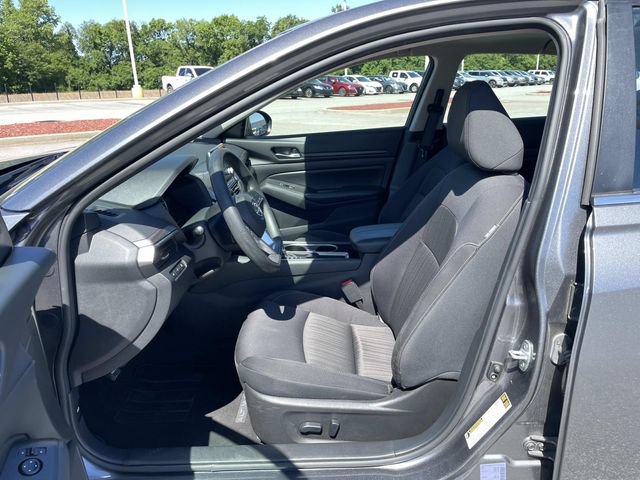 Used 2024 Nissan Altima 2.5 SV FWD image 13