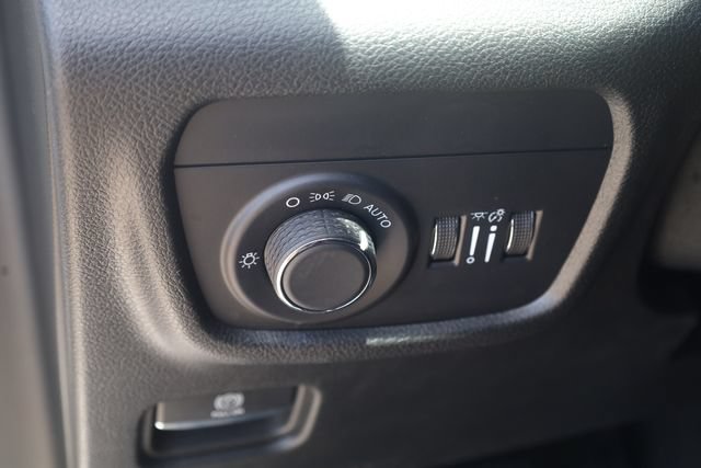Used 2024 Jeep Grand Cherokee Laredo AWD/4WD image 10
