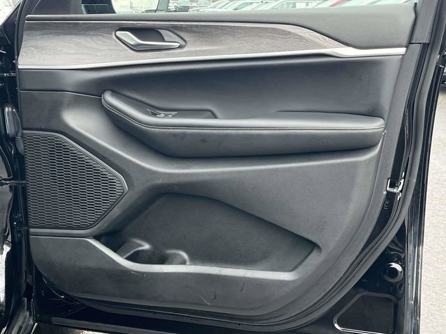 Used 2023 Jeep Grand Cherokee L Limited image 27