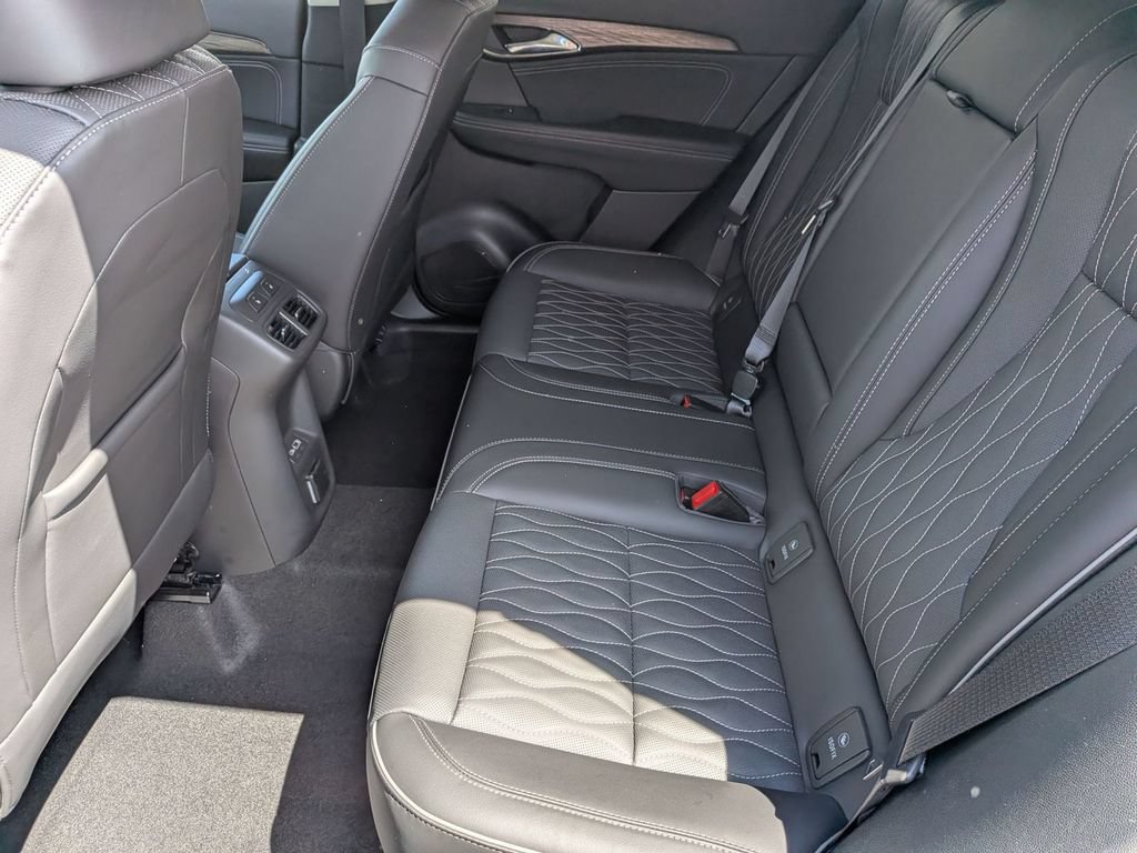 Used 2023 Buick Envision Avenir AWD/4WD image 34