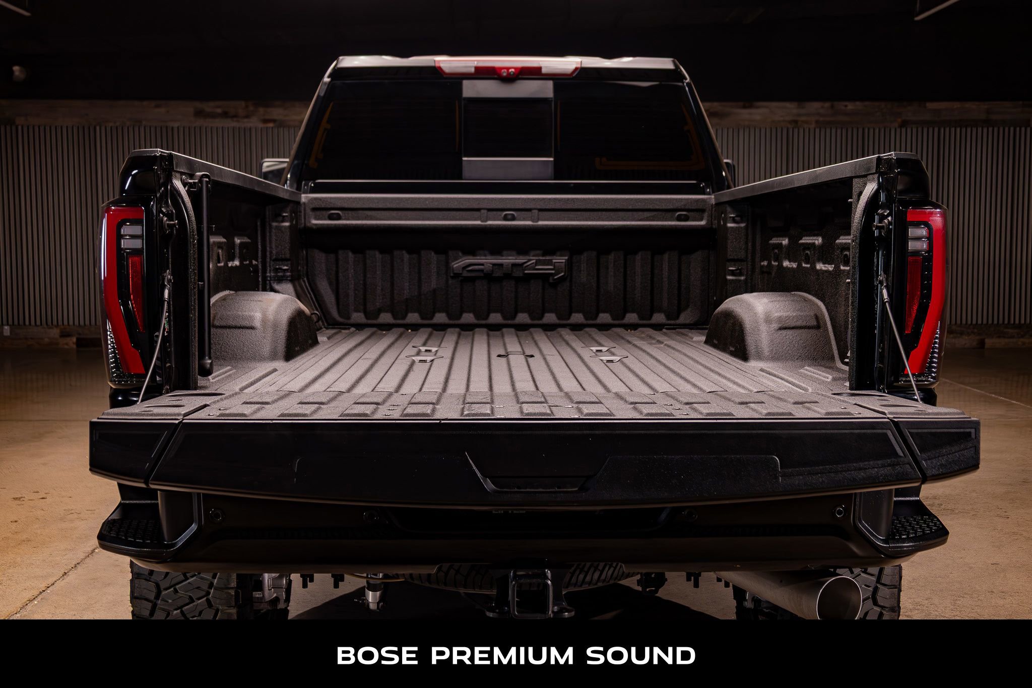 Used 2024 GMC Sierra 2500 AT4 w/ AT4 Premium Plus Package AWD/4WD image 9