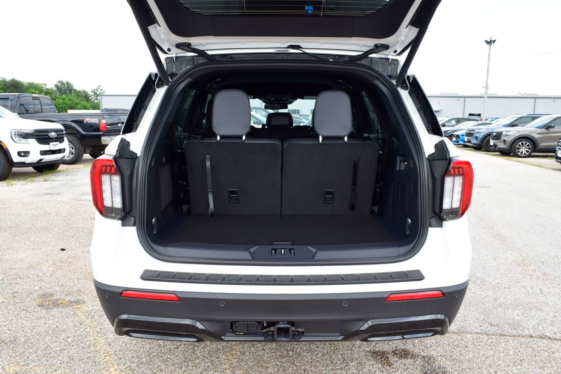New 2026 Ford Explorer ST-Line w/ Premium Package RWD image 22
