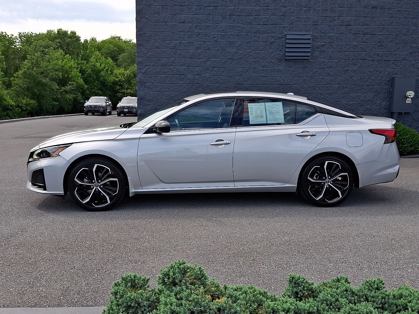 Certified 2023 Nissan Altima 2.5 SR w/ SR Premium Package FWD image 5