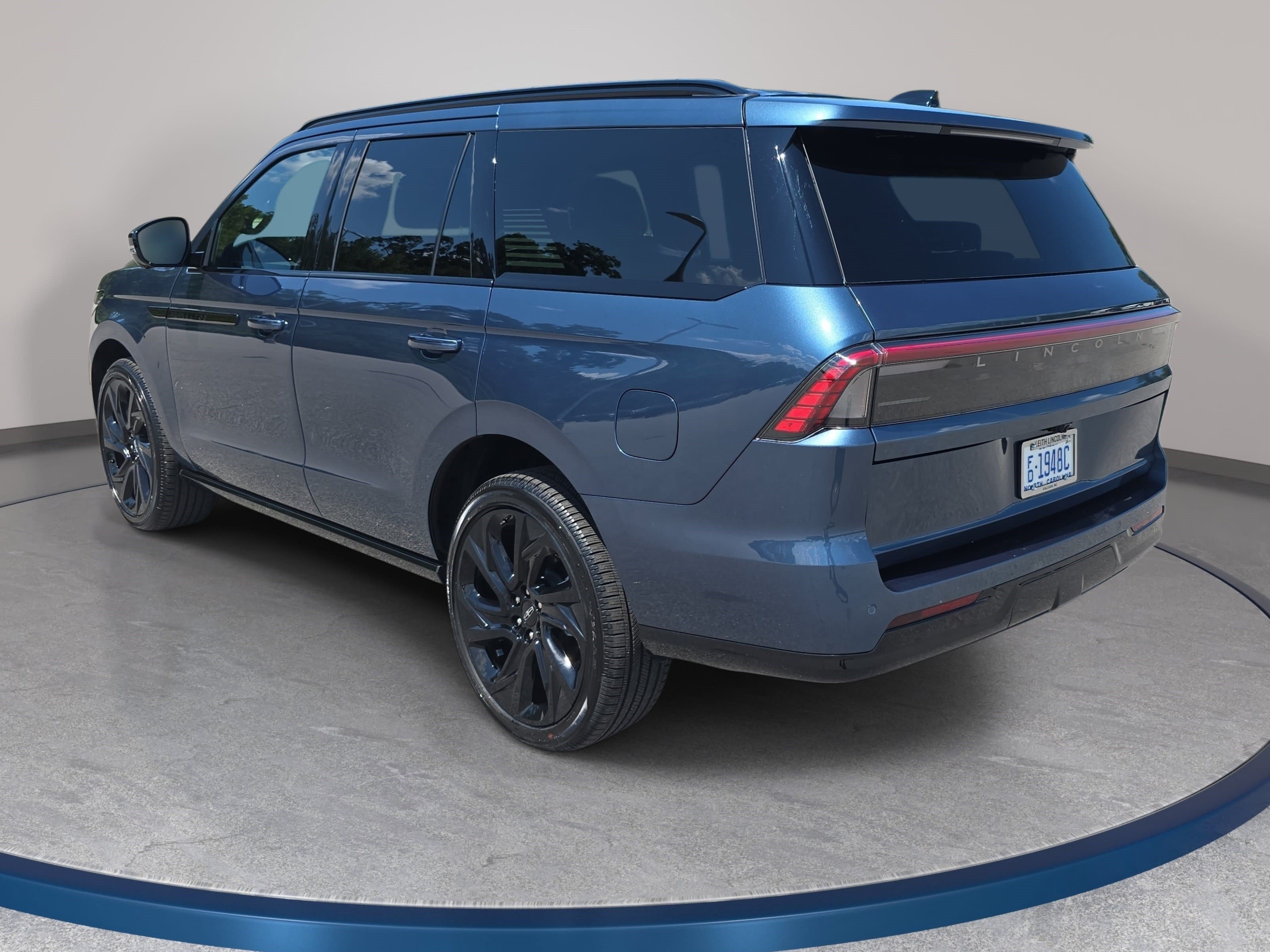 New 2027 Lincoln Navigator Reserve w/ Jet Appearance Package AWD/4WD image 7
