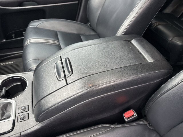 Used 2017 Toyota Highlander SE image 23