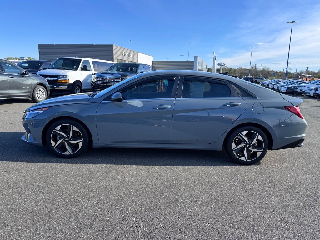 Used 2022 Hyundai Elantra SEL w/ Convenience + Premium Package image 3