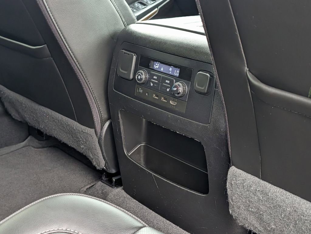 Used 2020 GMC Yukon Denali w/ Denali Premium Package AWD/4WD image 37