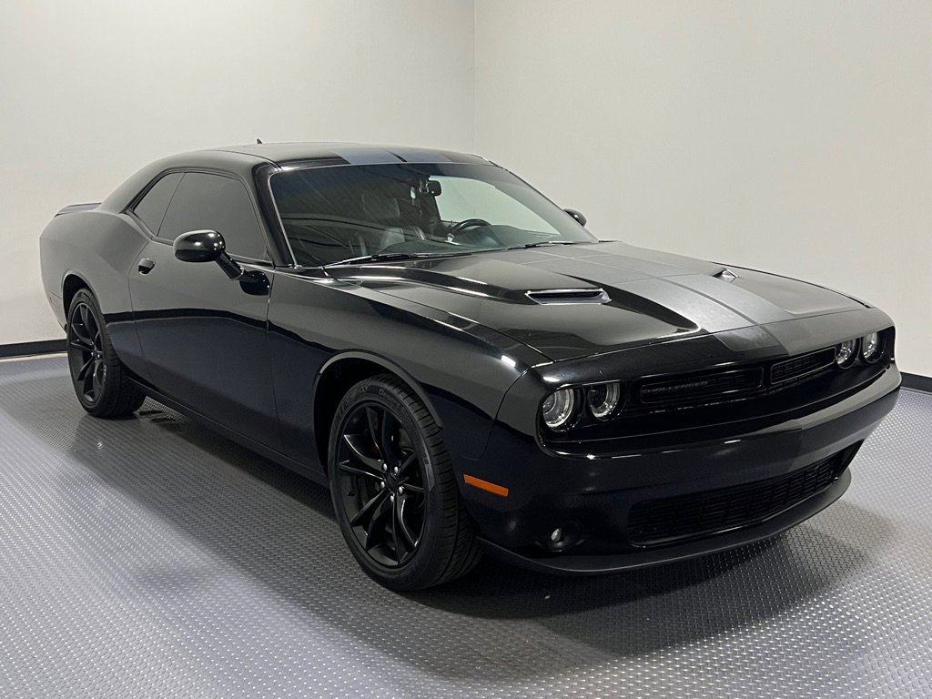 Used 2016 Dodge Challenger SXT Plus image 4