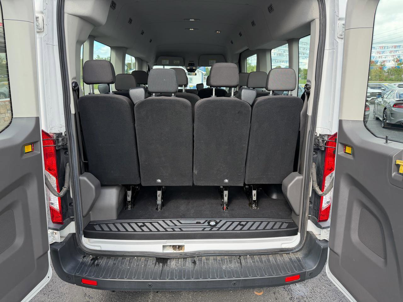 Used 2021 Ford Transit 350 XLT RWD image 6