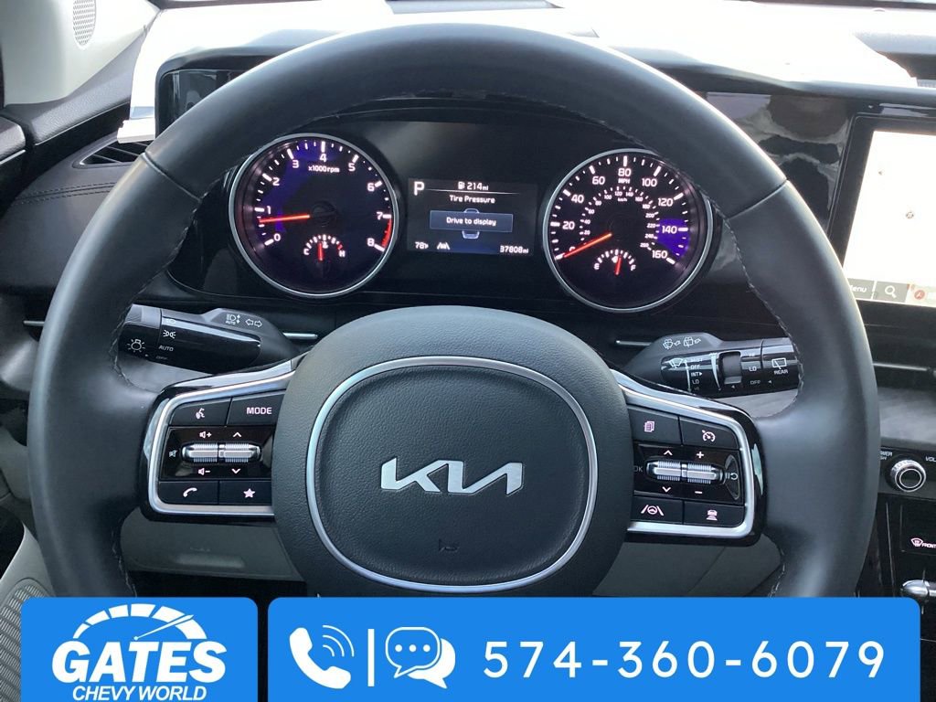 Used 2024 Kia Carnival EX image 29