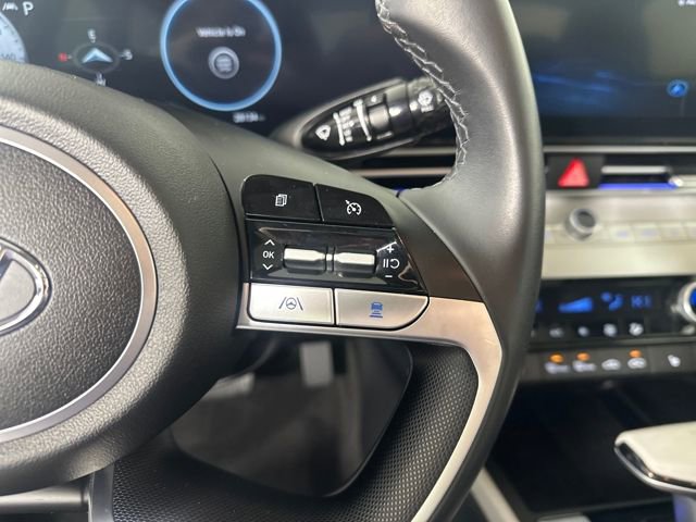 Used 2023 Hyundai Elantra Limited image 16