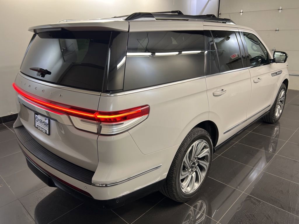 Used 2023 Lincoln Navigator Reserve image 6