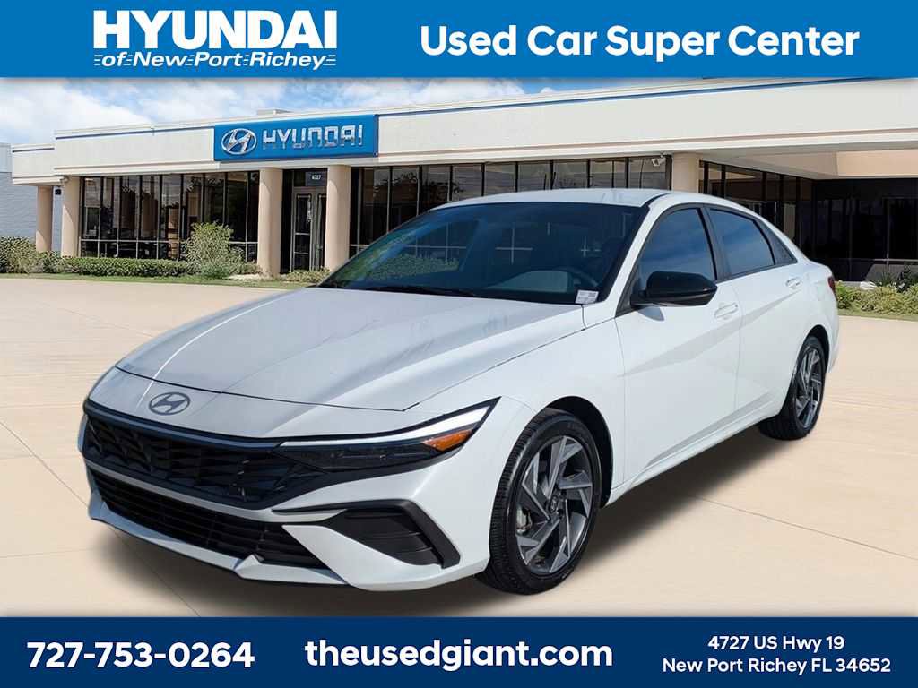 Used 2025 Hyundai Elantra Sport image 1