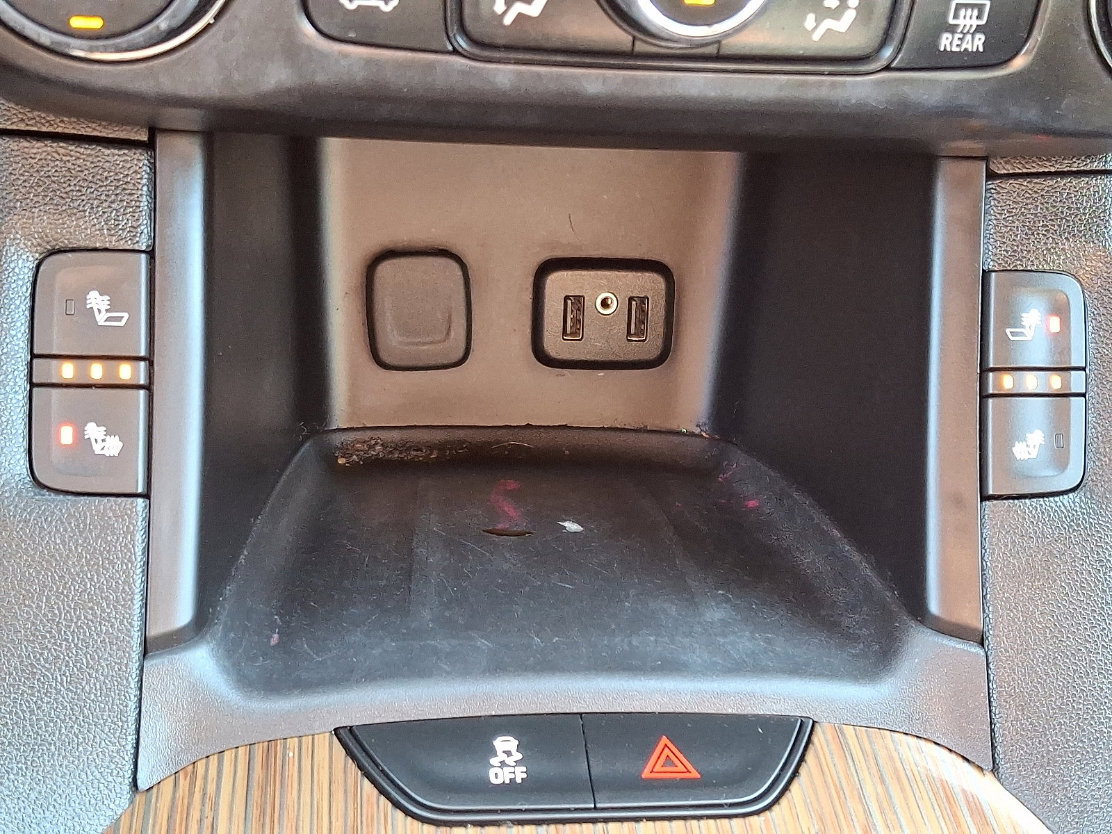 Used 2019 GMC Acadia SLE w/ LPO, Floor Liner Package image 26