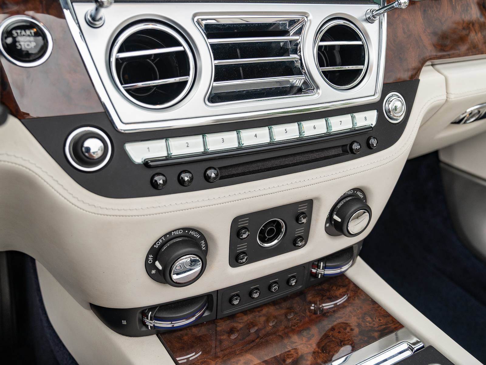 Used 2017 Rolls-Royce Dawn image 46