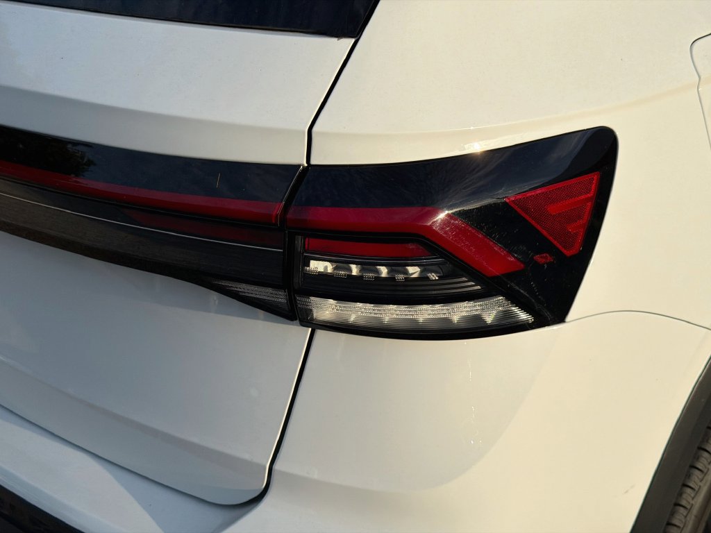 Used 2025 Volkswagen Taos SE FWD image 28