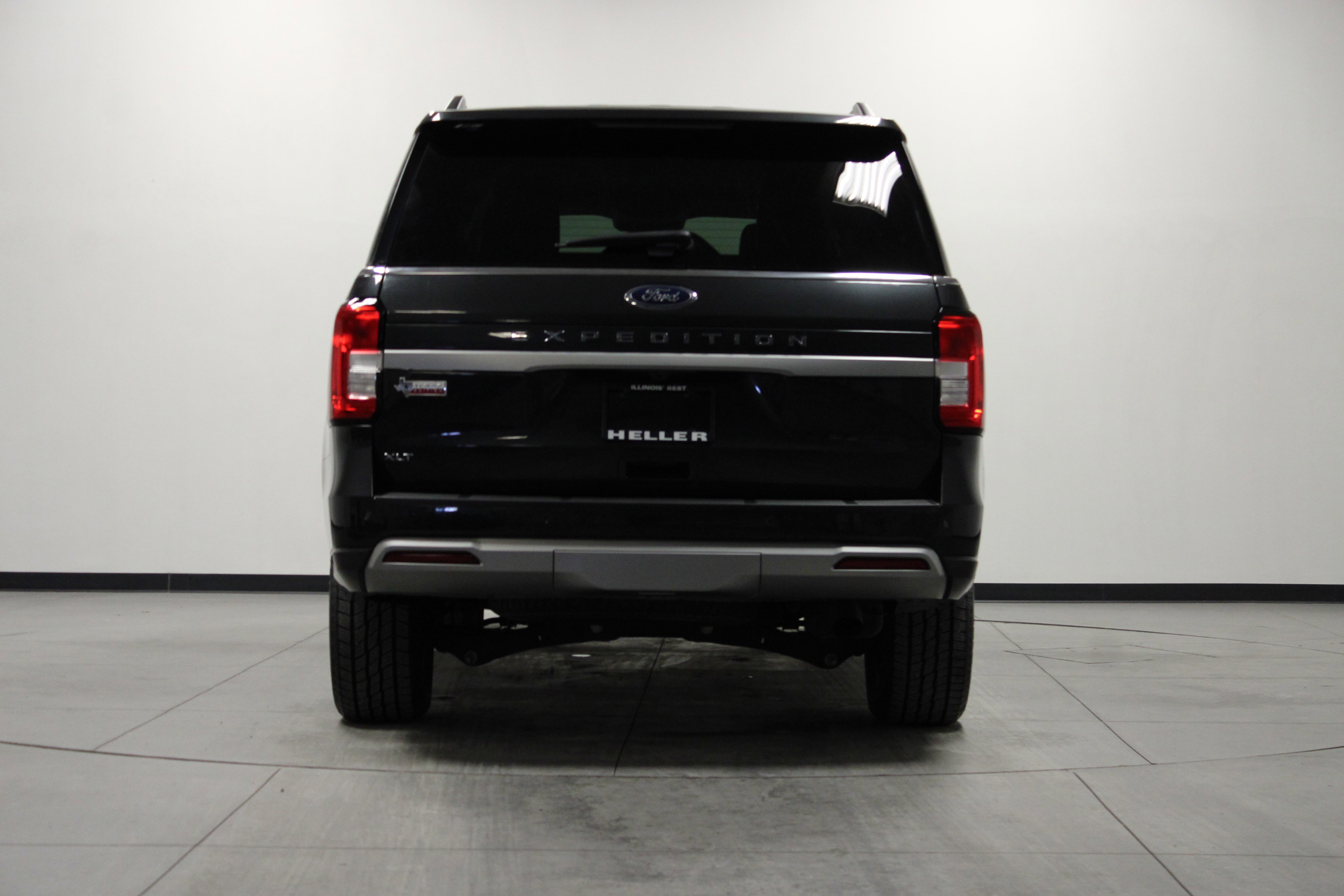 Used 2024 Ford Expedition XLT image 5