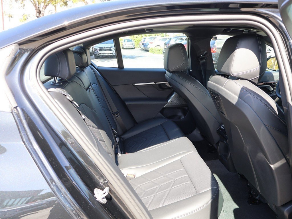 Used 2025 BMW i5 xDrive40 w/ Premium Package image 40